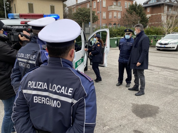 Polizia locale, 22enne fermato in via Autostrada: guidava un motorino rubato