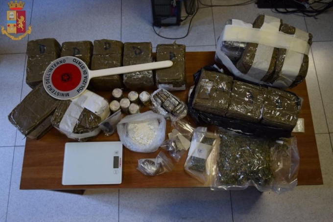 Oltre 3,5 chili di hashish in auto e altra droga in casa: arrestata a Dalmine coppia di italiani