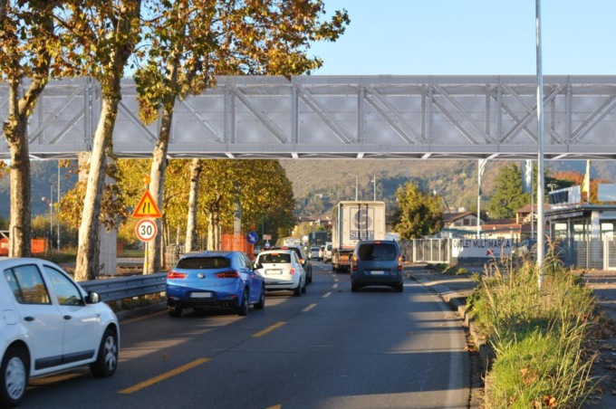 Due nuove passerelle ciclopedonali sulla circonvallazione: lavori in notturna, ma cambia la viabilità