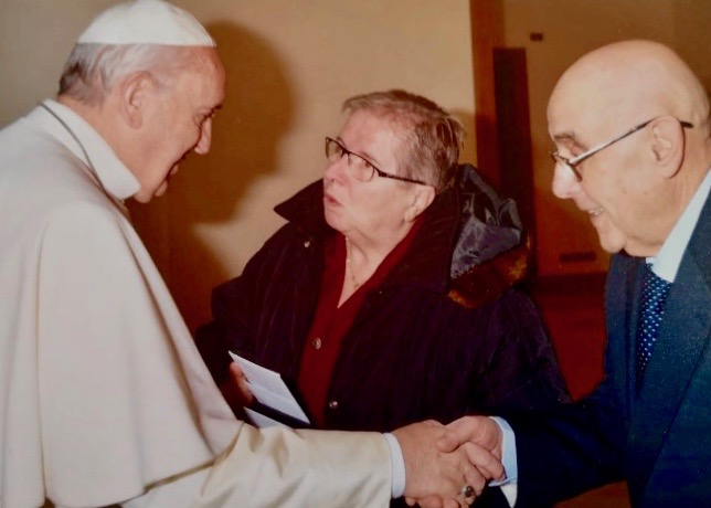Nadia Beonio, la prof bergamasca maestra dei chierichetti in quel del Vaticano