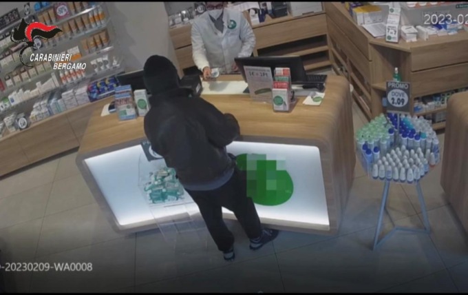 Ennesima rapina in farmacia, di nuovo ad Alzano: arrestato a Ranica un 21enne