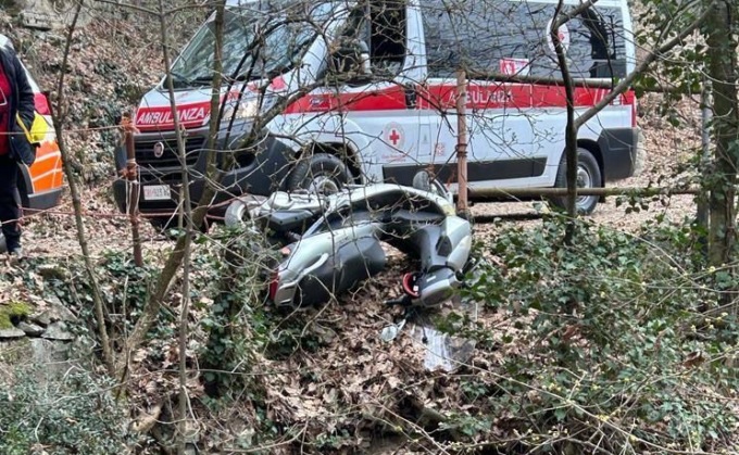 Volo di 10 metri giù dalla scarpata a Ponteranica: grave un 72enne