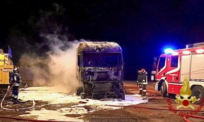 Incendio in Sardegna, bruciati tre mezzi della Vitali Spa: ipotesi dolosa