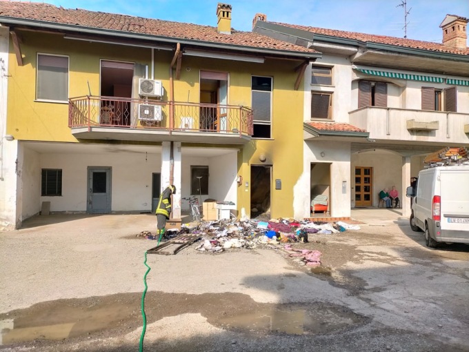 Ancora incendi in casa: rogo nel sottoscala a Caravaggio, famiglia evacuata