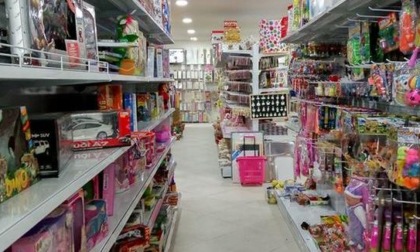 Prezzi bassi e un sacco di roba: i perché del boom dei bazar cinesi in Bergamasca