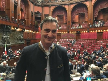 Le (dis)avventure di Daniele Belotti in Parlamento sono diventate un divertentissimo libro