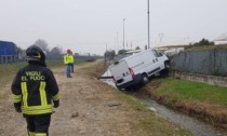 Furgone finisce fuori strada sull'A4 poco dopo Grumello, in direzione Milano