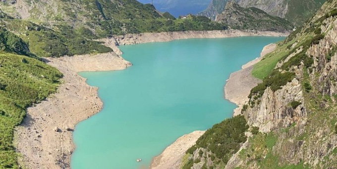 Le riserve d’acqua sono dimezzate in Bergamasca. E pure la Val Vertova è a secco