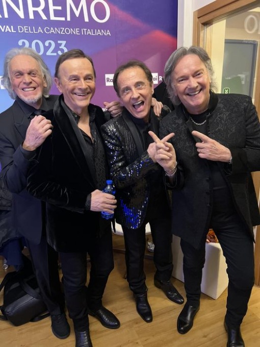 Giorni difficili dopo la rapina per Roby Facchinetti, ma con i Pooh all’Ariston è stata una festa