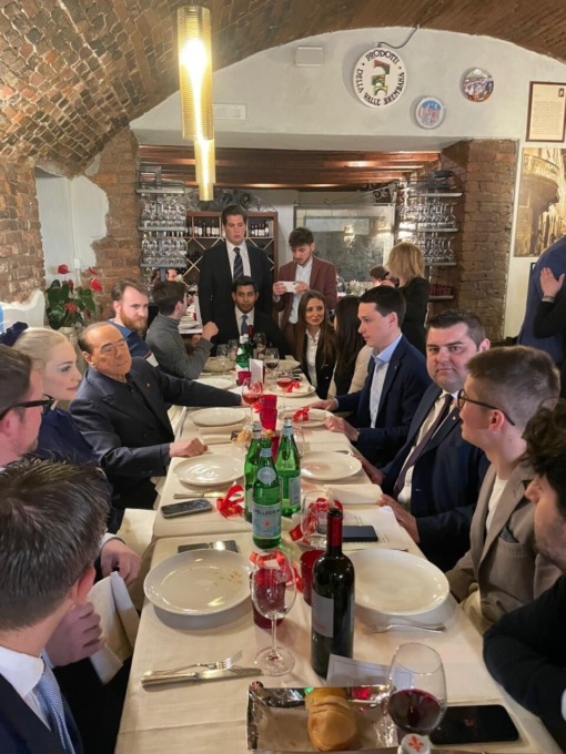 Silvio Berlusconi a pranzo con i giovani di Forza Italia a Bergamo