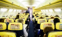 Colto da malore sul volo Ryanair per Bergamo: atterraggio d'urgenza a Pescara