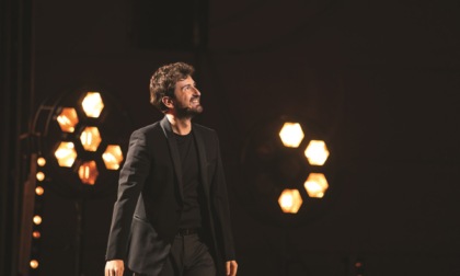 Alessandro Siani porta il suo nuovo show sulla libertà al Creberg Teatro