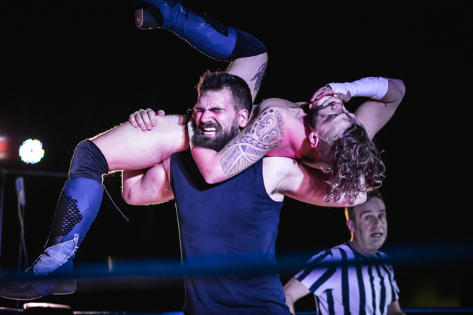 Botte stellari e sberle rovesciate: il wrestling a San Paolo d’Argon con il “Fight Forever”
