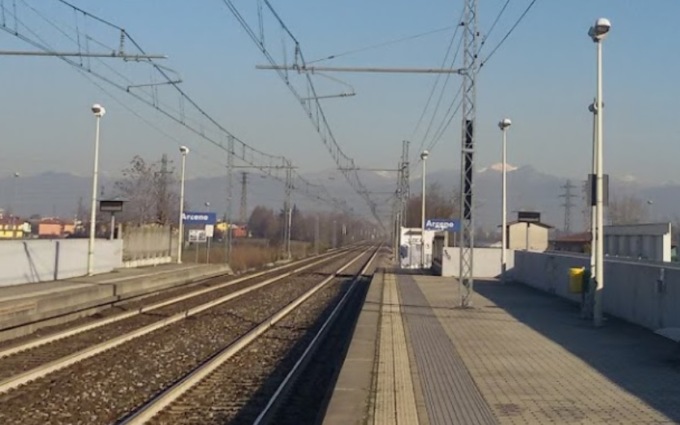 Un 38enne muore travolto dal treno alla stazione di Arcene: linea ferma
