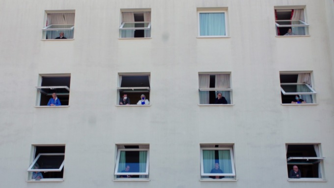 Nella sale il film “Le mura di Bergamo”, che racconta il Covid meglio degli altri