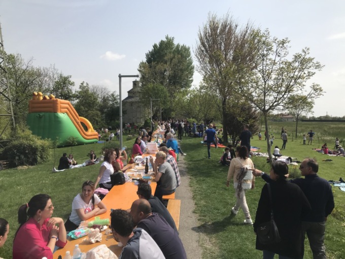 Torna il picnic di Pasquetta all’ombra di San Tomè: una piccola (e attesa) tradizione