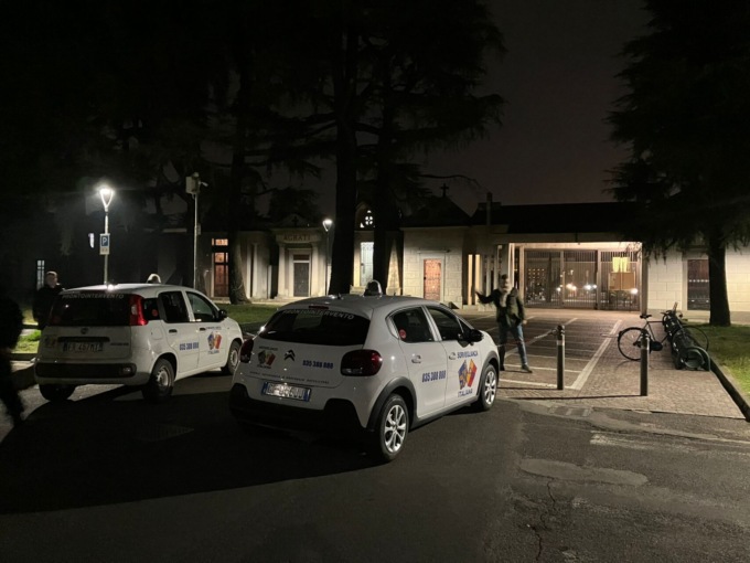 Osio Sotto, fermato uomo che rubava pezzi di rame dalle tombe del cimitero