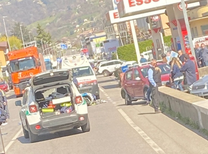 Albino, incidente sull’ex provinciale della Val Seriana: uomo in scooter ricoverato in codice rosso