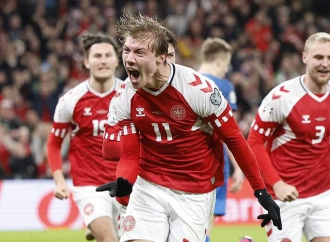 Ciclone Hojlund! All’esordio da titolare con la Danimarca segna una tripletta alla Finlandia