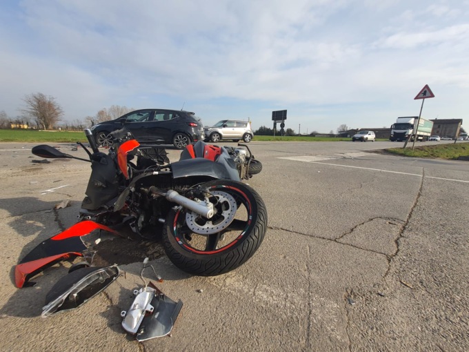 Violento scontro tra auto e moto a Cologno al Serio, morto 40enne di Bariano