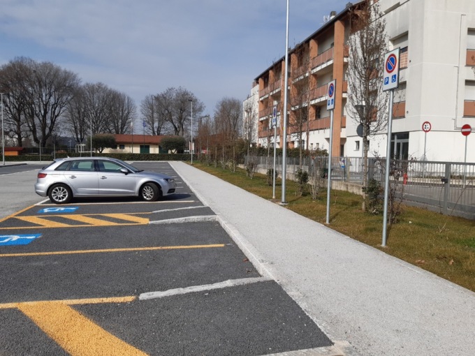 Inaugurato il nuovo parcheggio a Grumello del Piano, vicino alle case Aler di piazza Aquileia