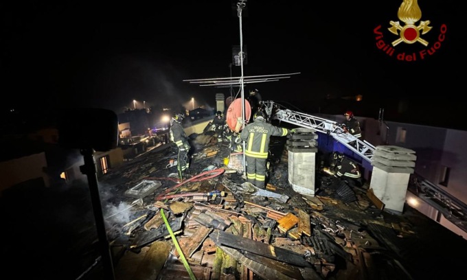 Tetto in fiamme ad Arzago, due appartamenti inagibili