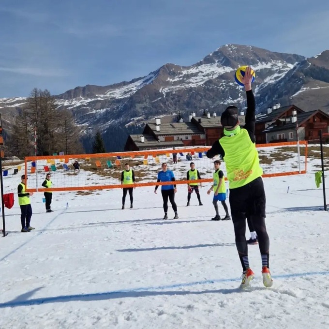 Pallavolo, ma sulla neve: torna a San Simone il torneo di Snow Volley
