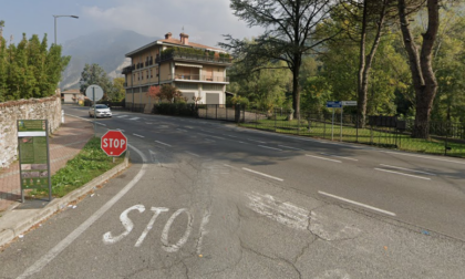 Scontro auto-moto sulla Statale 42 della Val Cavallina: grave centauro della Val Seriana
