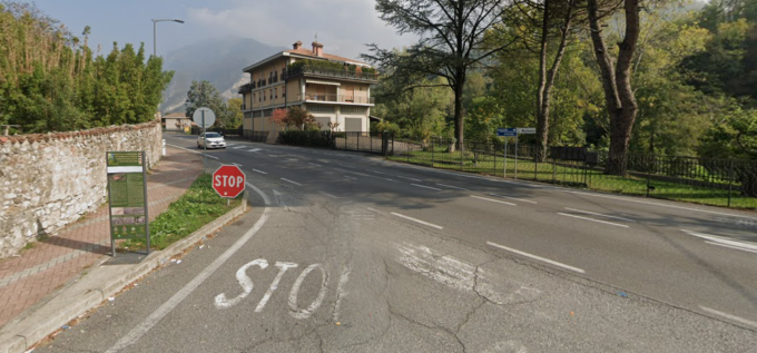 Scontro auto-moto sulla Statale 42 della Val Cavallina: grave centauro della Val Seriana
