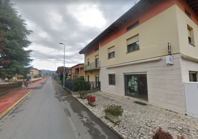 Valbrembo, tenta di rapinare una tabaccheria ma ferisce l’anziana titolare e scappa