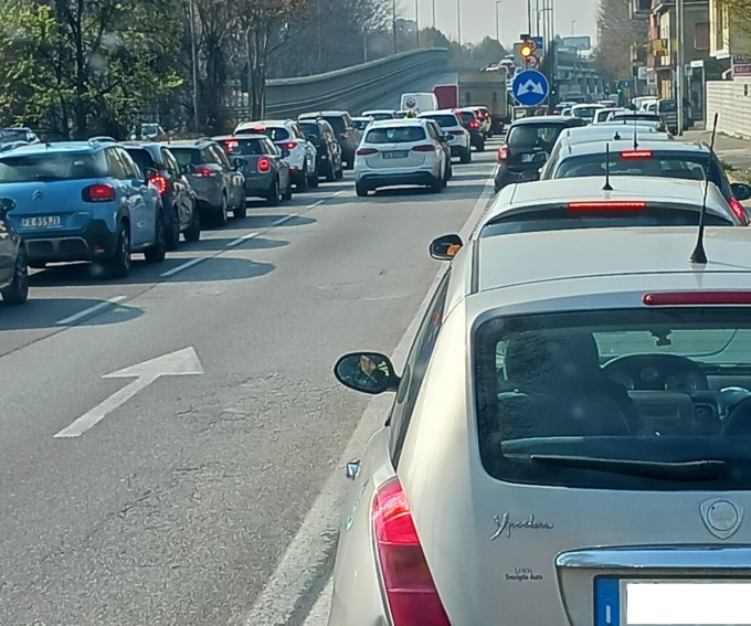 Traffico a Bergamo, è caos: «Incapacità totale, qualcuno si dovrebbe dimettere»