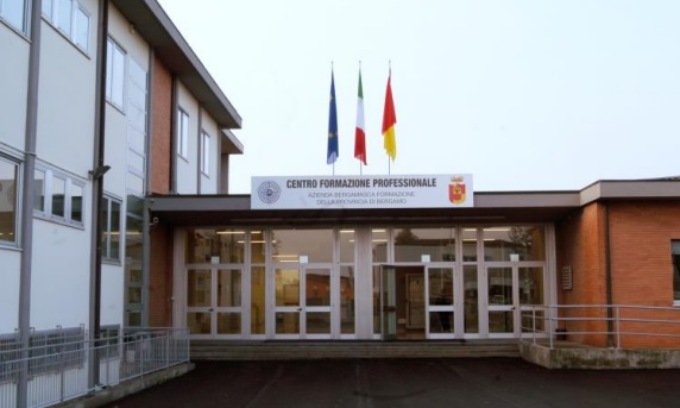 Paura all’Abf di Treviglio: studentessa si incastra il dito in un macchinario