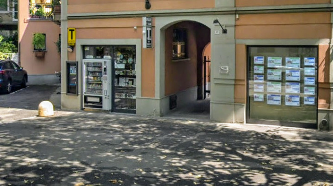 Raid in treno di una baby gang al femminile per svaligiare una tabacchiera a Treviglio
