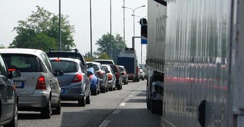 Galleria San Roberto di Bonate Sopra chiusa per incidente: lunghe code