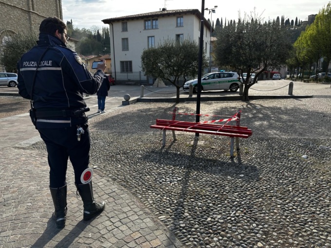 Atti di vandalismo, atteggiamenti sopra le righe: Mozzo fa i conti con i giovanissimi