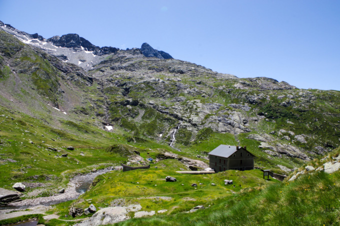 Il rifugio Antonio Curò, da oltre un secolo a guardia delle meraviglie della Val Seriana