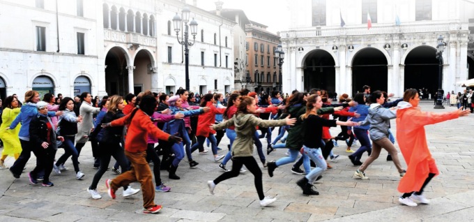 “Agorà. Le città vicine”, corpi che ballano (a tappe) sulla linea che unisce le capitali della cultura