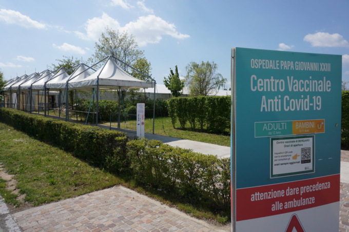 Vaccinazioni, chiude il centro dell’ospedale Papa Giovanni XXIII per l’emergenza Covid-19