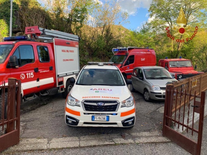 Viene trascinata dal cane e scivola nel bosco per 15 metri. Cinquantenne soccorsa a Zogno