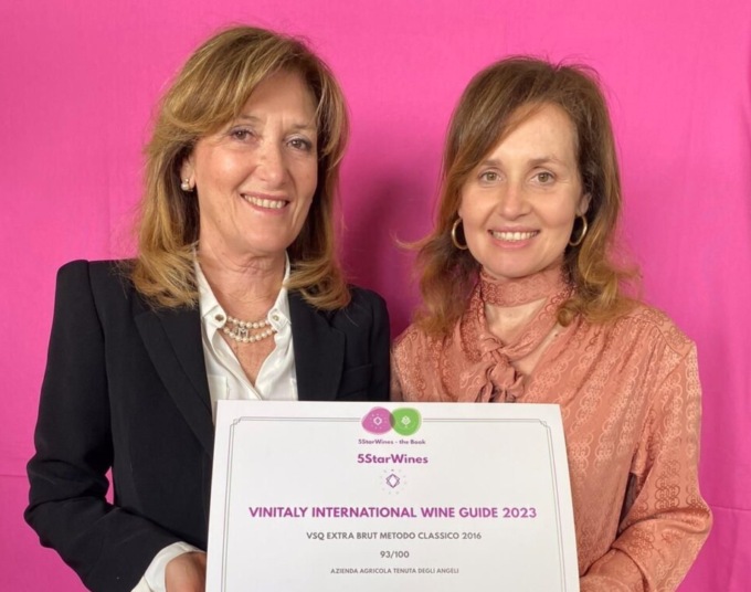 L’Extra brut della Tenuta degli Angeli di Carobbio si guadagna cinque stelle al Vinitaly