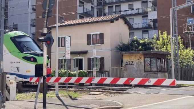 Angela, vedova di un casellante: «La nostra vita felice nella casa sui binari in via Moroni»