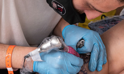 Il Tattoo Weekend arriva a Chiuduno e porta gare di tatuaggi, cosplay e scontri tra T-Rex
