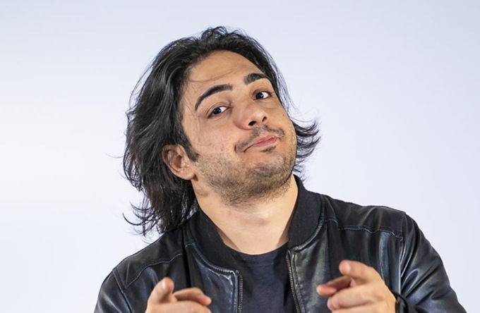 Max Angioni esce “Miracolato”: lo spettacolo al Creberg