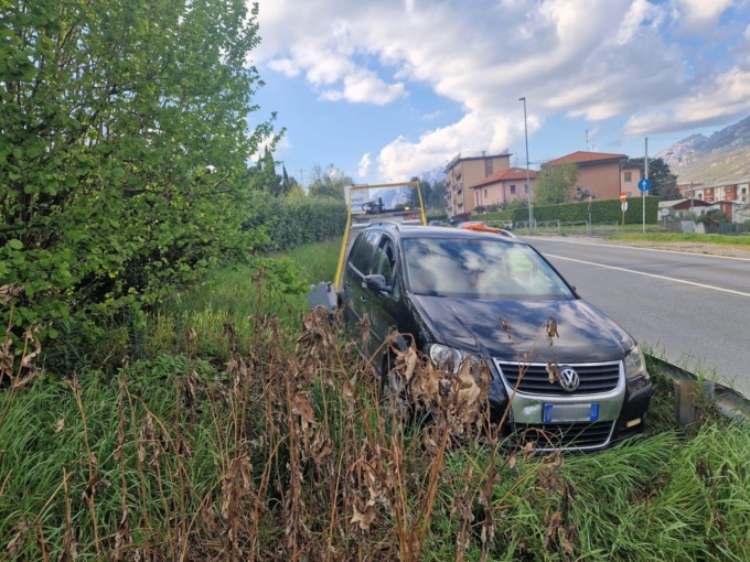 Esce di strada e si schianta: aveva un tasso alcolico 6 volte sopra il limite