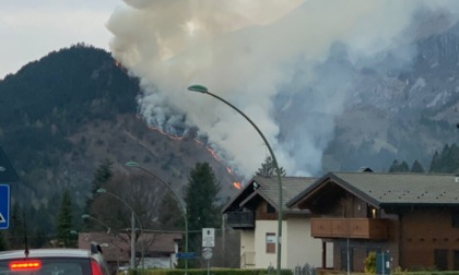 Un altro incendio nei boschi della Val Seriana: fiamme a Rusio, frazione di Castione