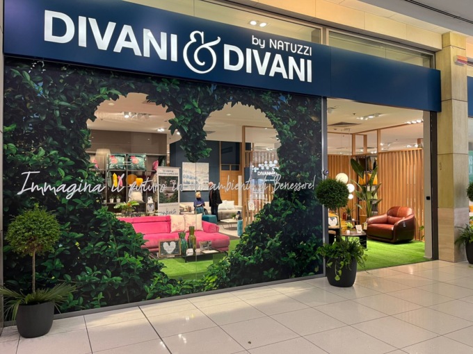 Divani & Divani in verde in occasione della Giornata della Terra: l’allestimento nello store di Oriocenter