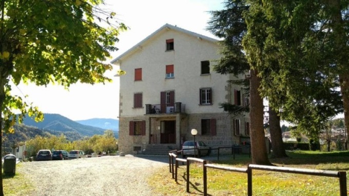 Profughi a Villa Jesus, le proteste del sindaco di Castione: «Lo scopriamo oggi»