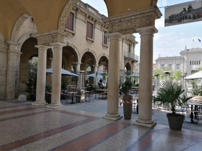 Dehors sequestrato al Balzer: «Un malinteso». Ultimatum del Comune per lo sgombero