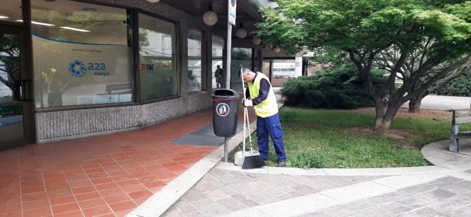 Aprica ripulisce l’area di via Betty Ambiveri, dopo la segnalazione di un cittadino
