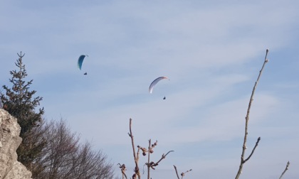 Aviatico, cade durante l'atterraggio col parapendio: trauma al bacino